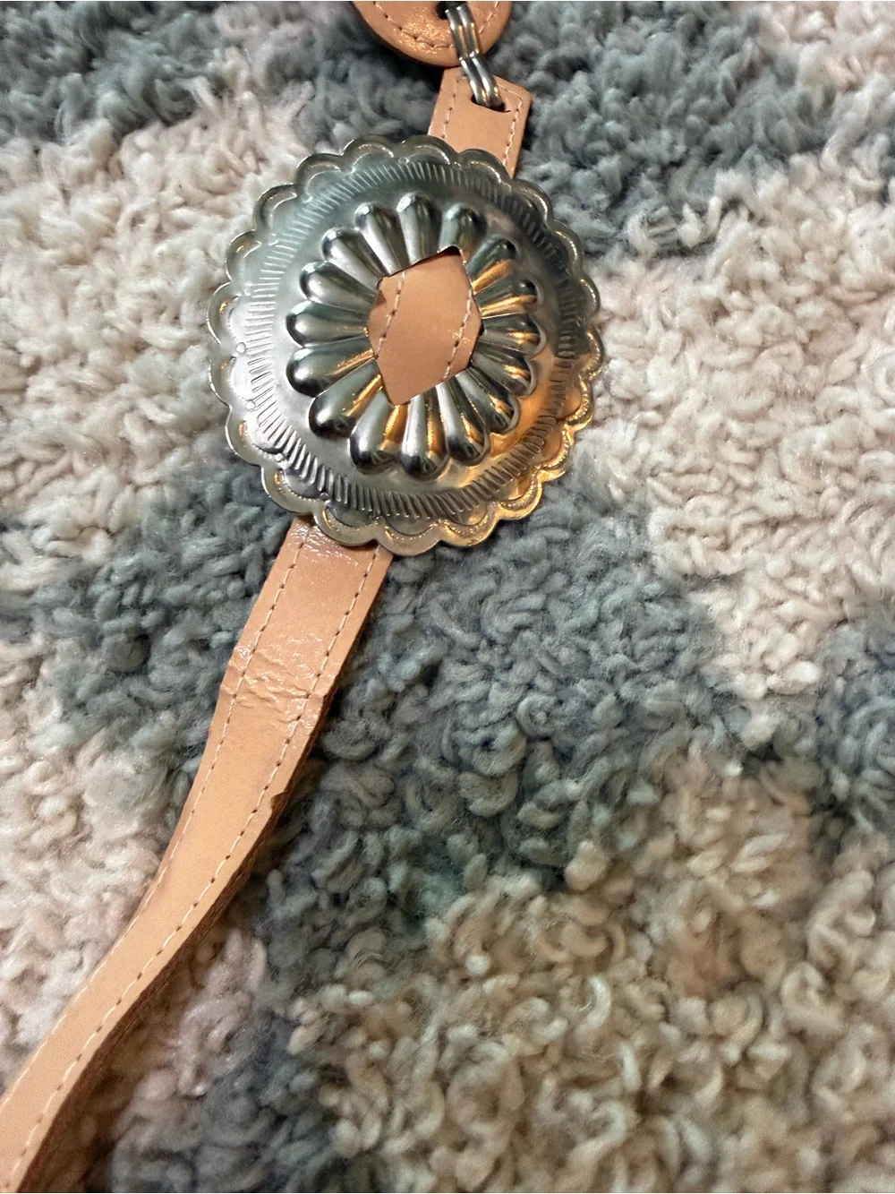 Vintage Tan faux Leather silver tone Conchos thin western cowgirl Belt retro - Picture 4 of 8